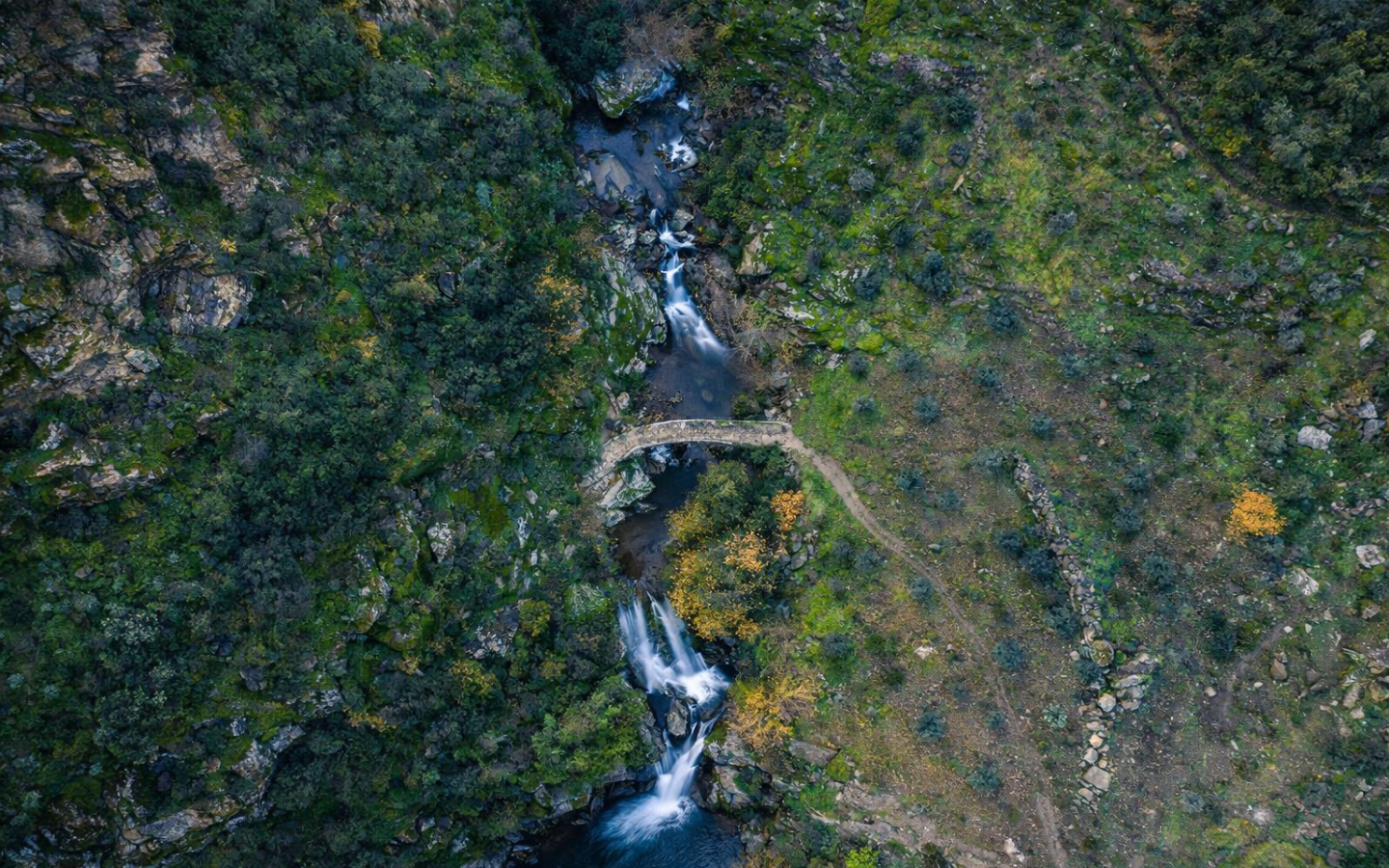 Alhisar Şelaleleri ve Tarihi Taş Köprü