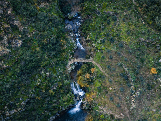 Alhisar Şelaleleri ve Tarihi Taş Köprü